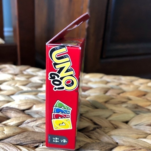 Uno Go Pocket-Size Card Game - Picture 4 of 4